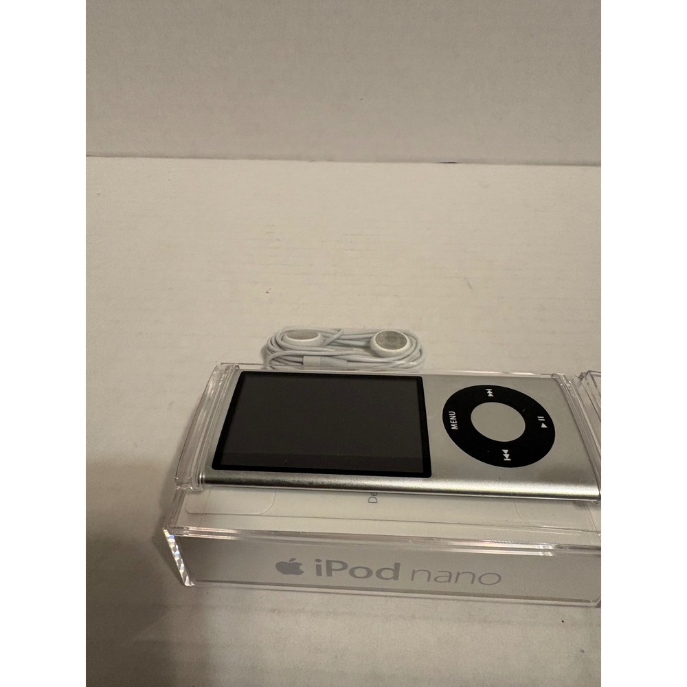 Apple iPod nano 5th Gen 8GB Silver MP3 Player A1320 PC535LL/A Case & Earbuds - Picture 2 of 6